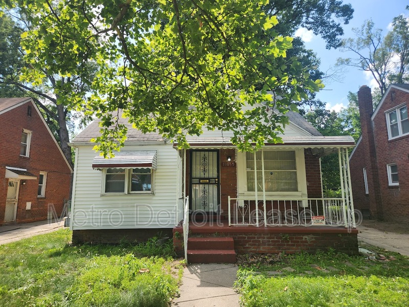 Detroit House: 19455 Avon Avenue