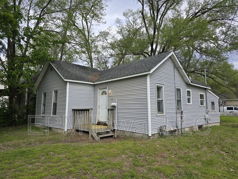 Waterloo House: 425 Glenwood Street