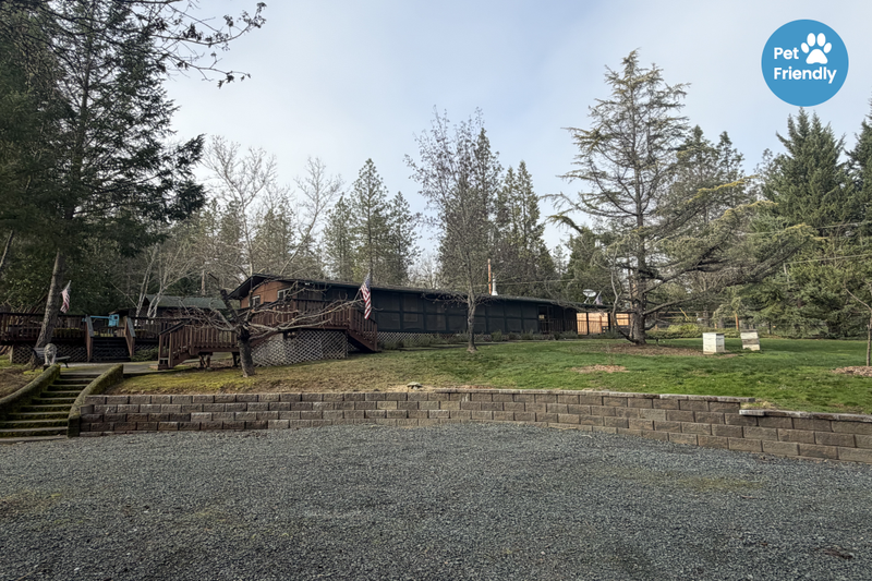 Rogue River House: 7429 W Evans Creek Rd