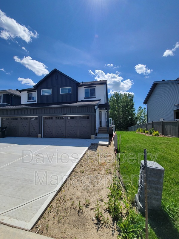 Edmonton House: 8887 Carson Way SW
