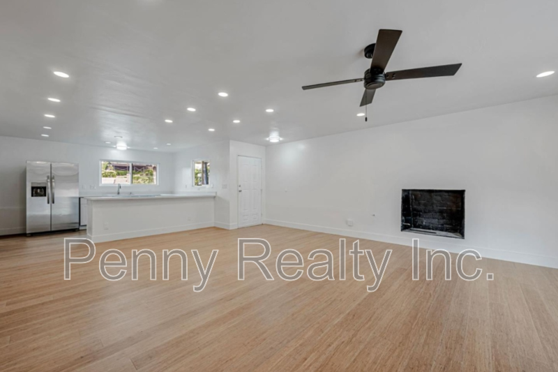 San Diego House: 6046 Reo Pl