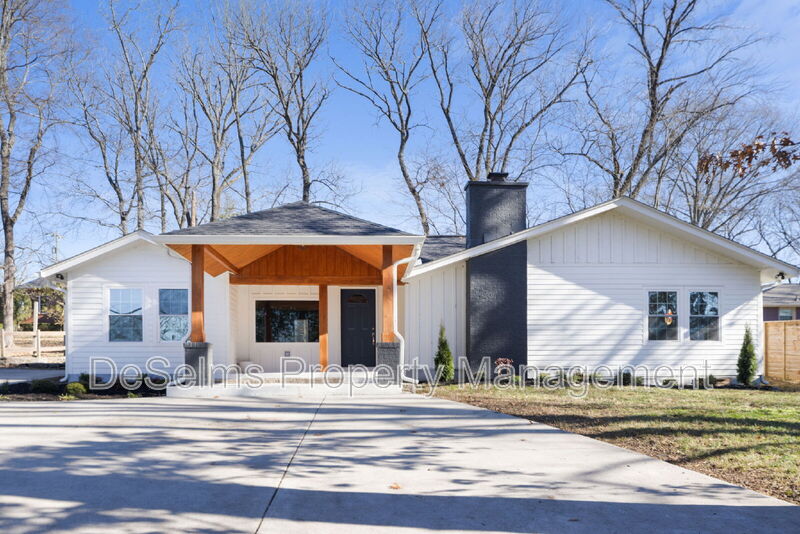 Nashville House: 4204 Brush Hill Rd