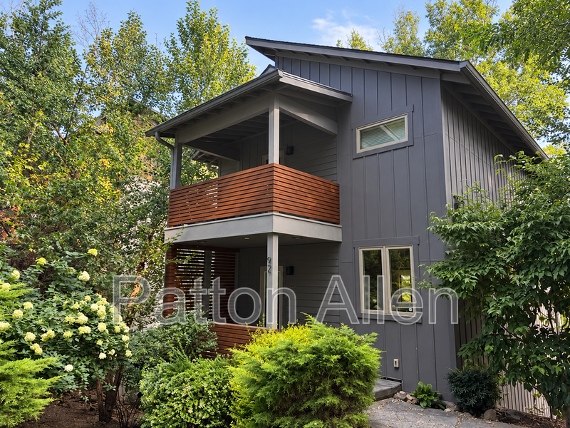 Asheville House: 92 Hibriten Dr