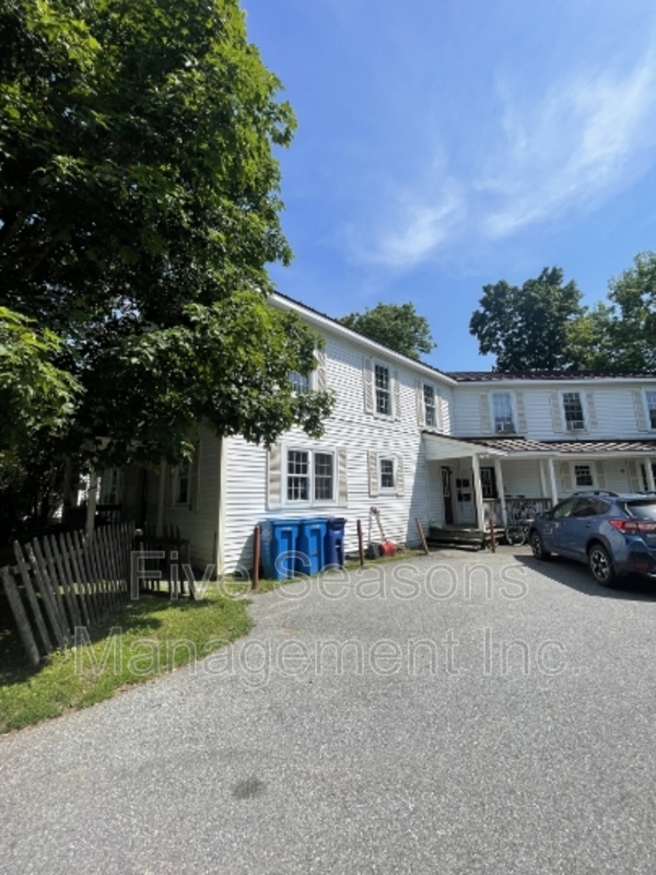 Burlington Condo: 85 Manhattan Drive - 4