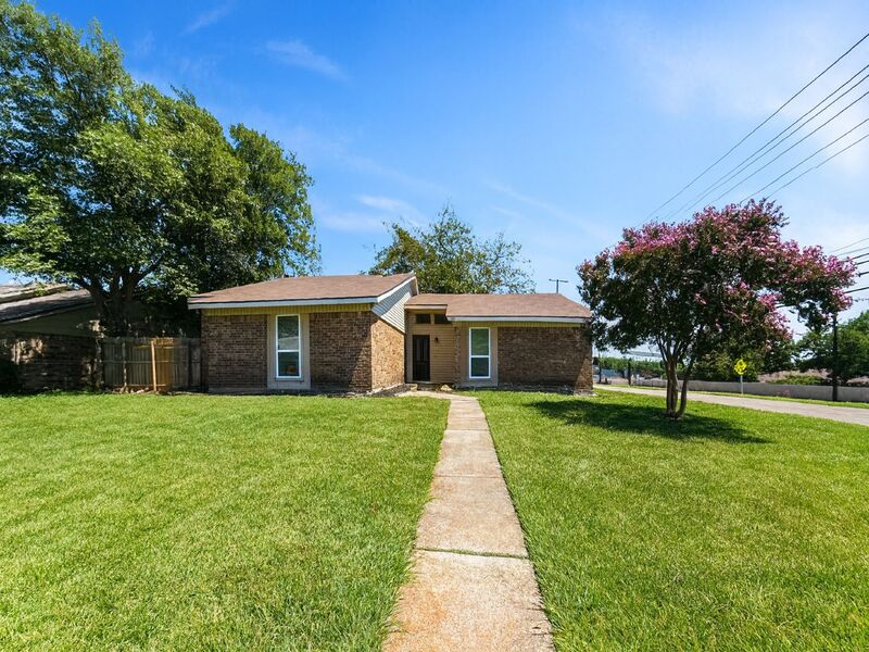 Richardson House: 1000 Harness Ln