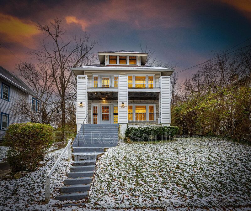 Cincinnati House: 2241 Hannaford Avenue