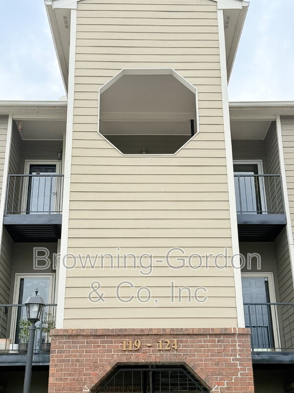 Nashville Condo: 123 West End Pl