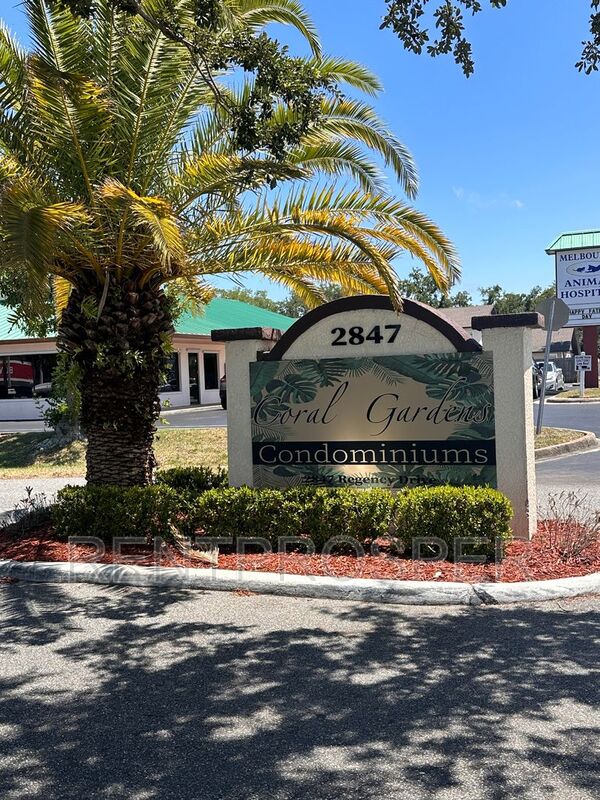 Melbourne House: 1044 Mollie Ln.