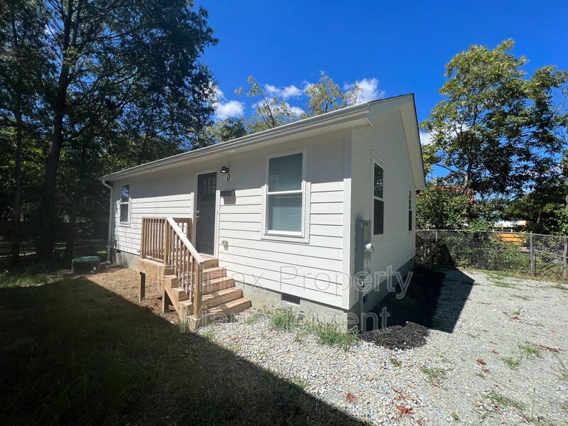 Durham House: 2109 Hart St. (CD)