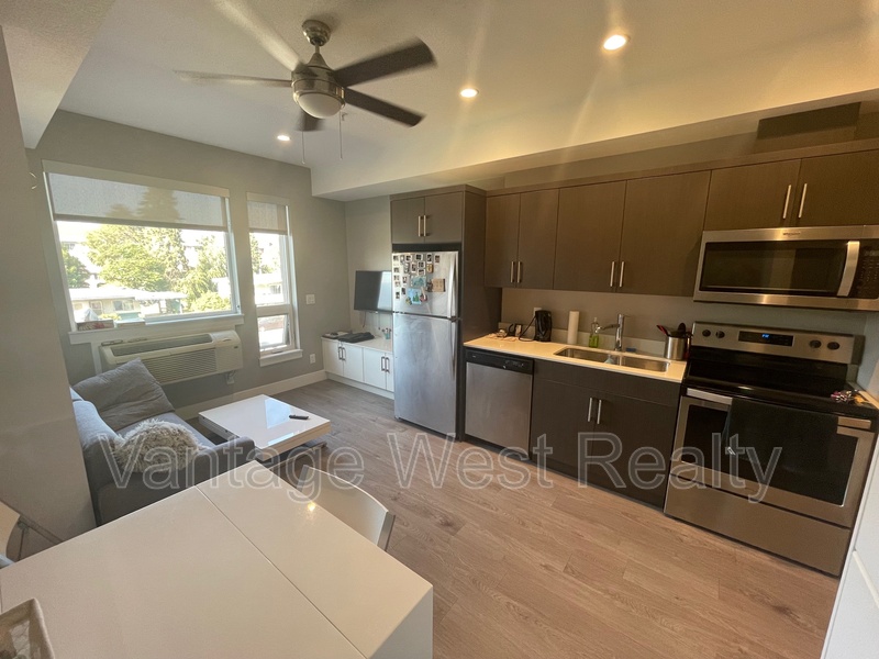 Kelowna Condo: #309 - 925 Leon Avenue