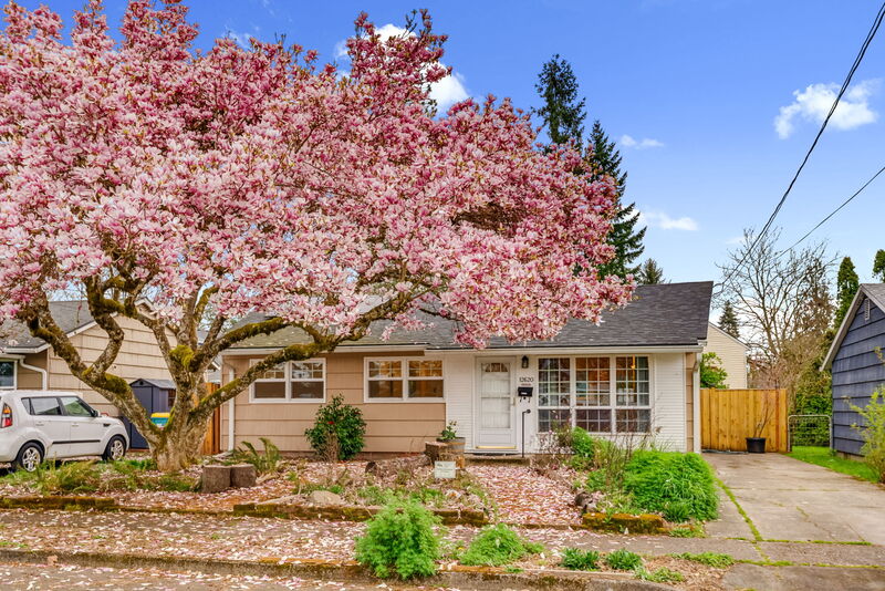 Beaverton House: 12620 Southwest 12th Street