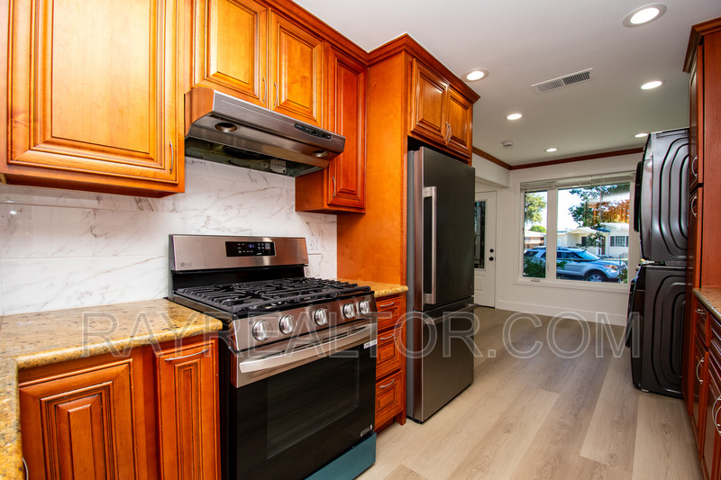 Sunnyvale Condo: 1099 Bradford Drive