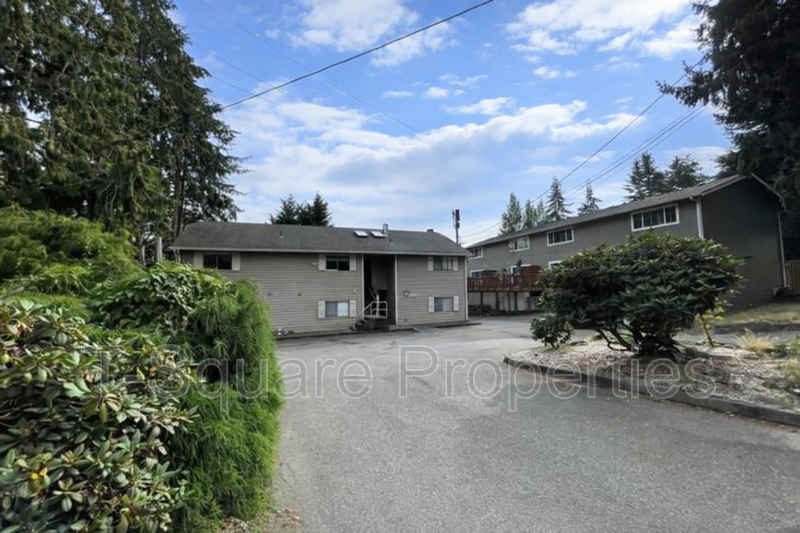 Lynnwood Condo: 2720 204th ST SW