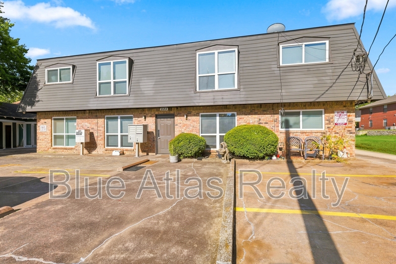 Denton Condo: 225 Bryan Street
