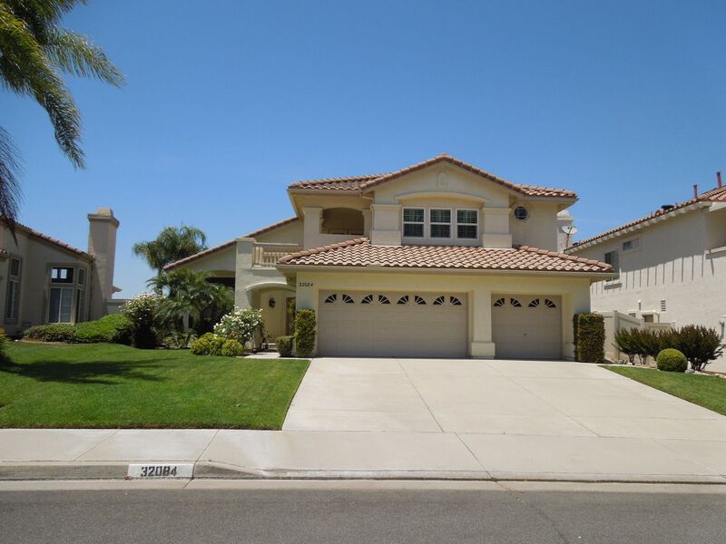 Temecula House: 32084 Paseo Parallon