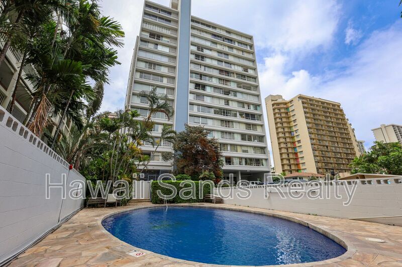 Honolulu House: 435 Seaside Ave