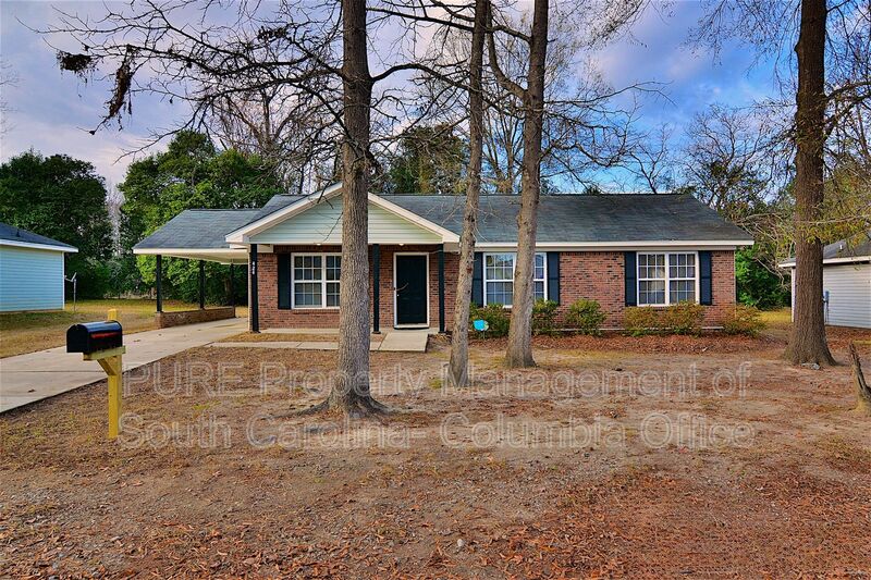 Columbia House: 424 Riley St