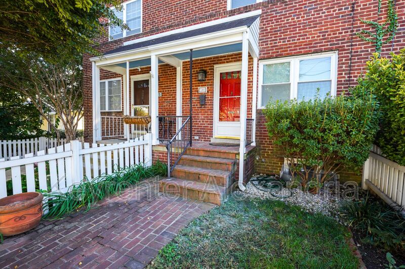 Alexandria Townhome: 511 E Windsor Ave