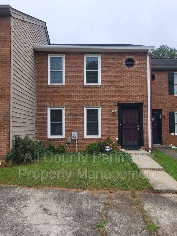 Riverdale Townhome: 8078 Woodlake Drive