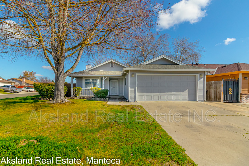 Lathrop House: 15046 Cambridge Drive