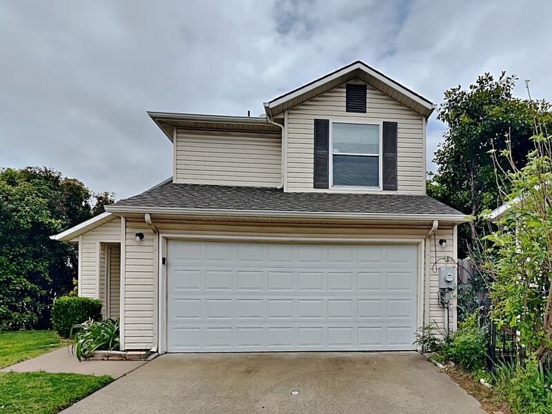 Dallas House: 505 Guaymas Plz