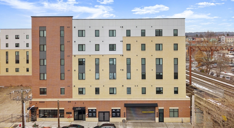 Orange Condo: 49s Day St.- 211