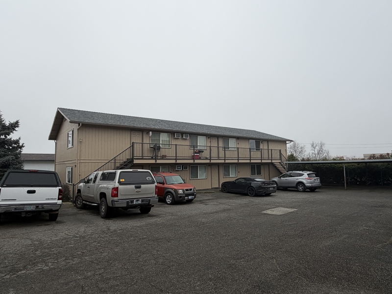 Grants Pass Condo: 1703 NE Fairview Ave