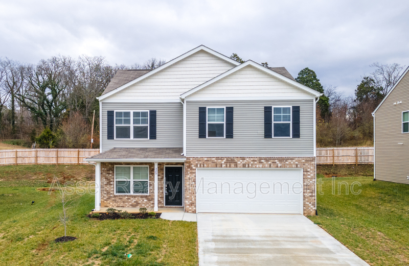 Jefferson City House: 329 Aspen Drive