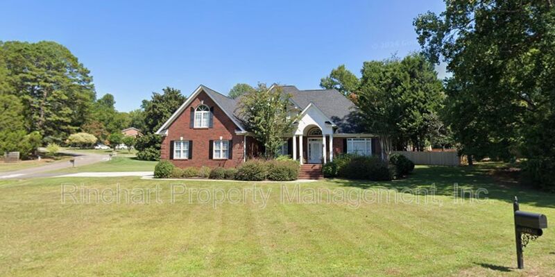 Rock Hill House: 1212 Auburndale Ln