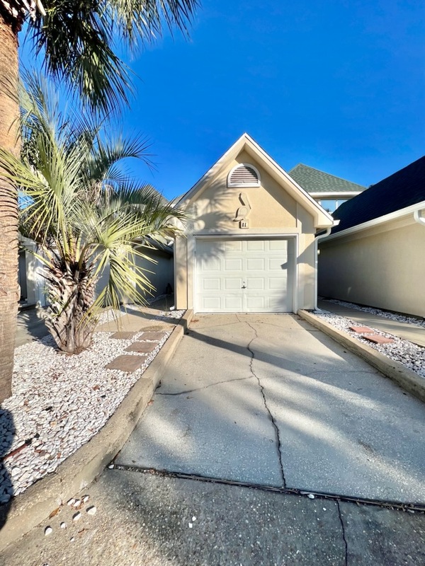 Destin House: 235 Pelican Place