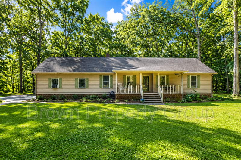Eastover House: 1316 Middle Rd