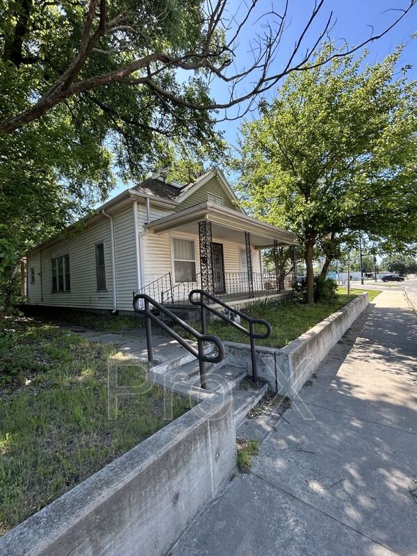 Pittsburg House: 408 N Rouse