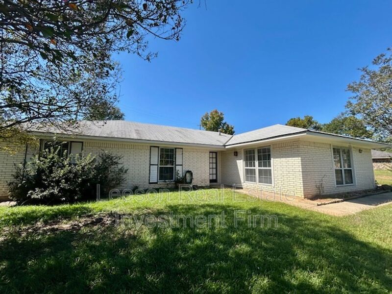 Haughton House: 302 Avenida Dr.