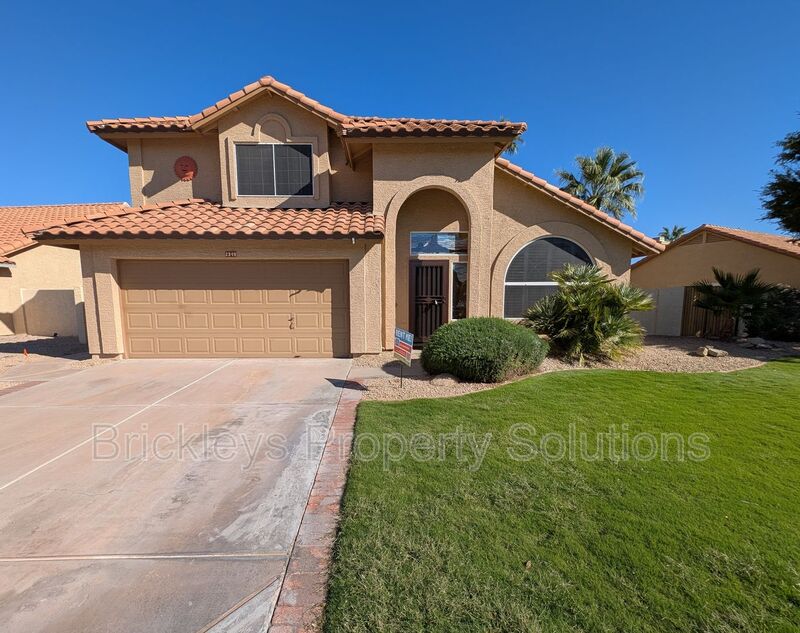 Chandler House: 2340 W Myrtle Dr