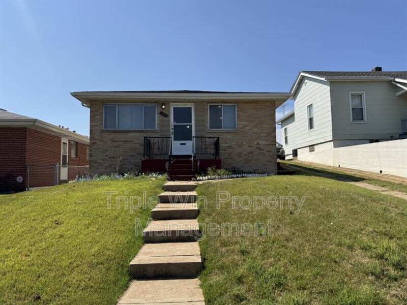 St. Louis House: 3980 Neosho St.