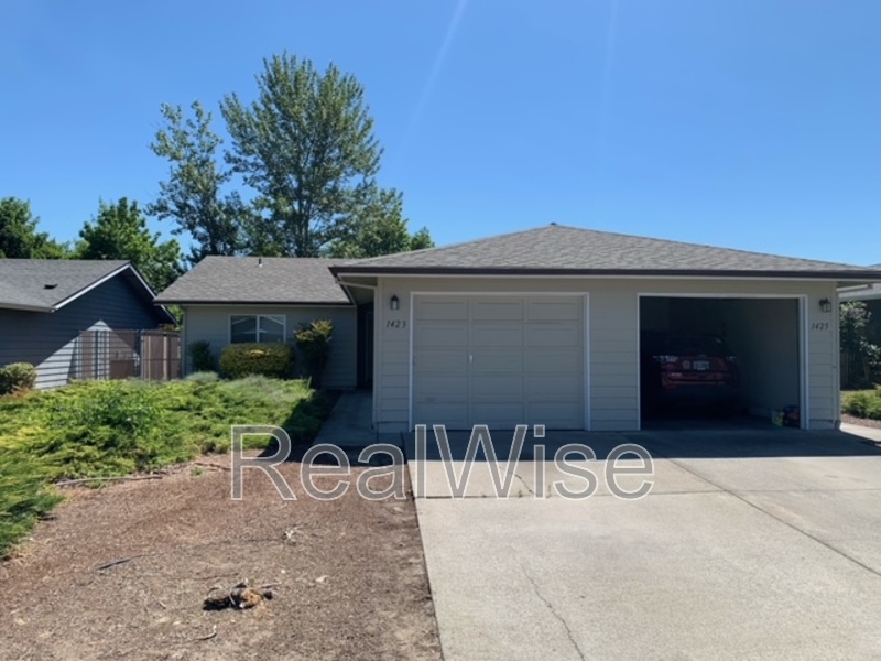Grants Pass House: 1423 SW Kokanee Ln