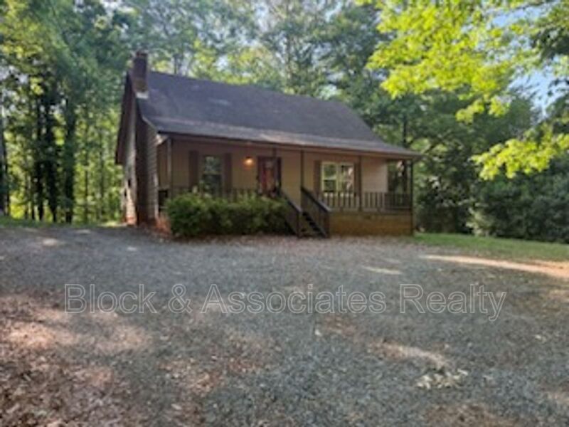 Asheboro House: 1326 Spanish Dr