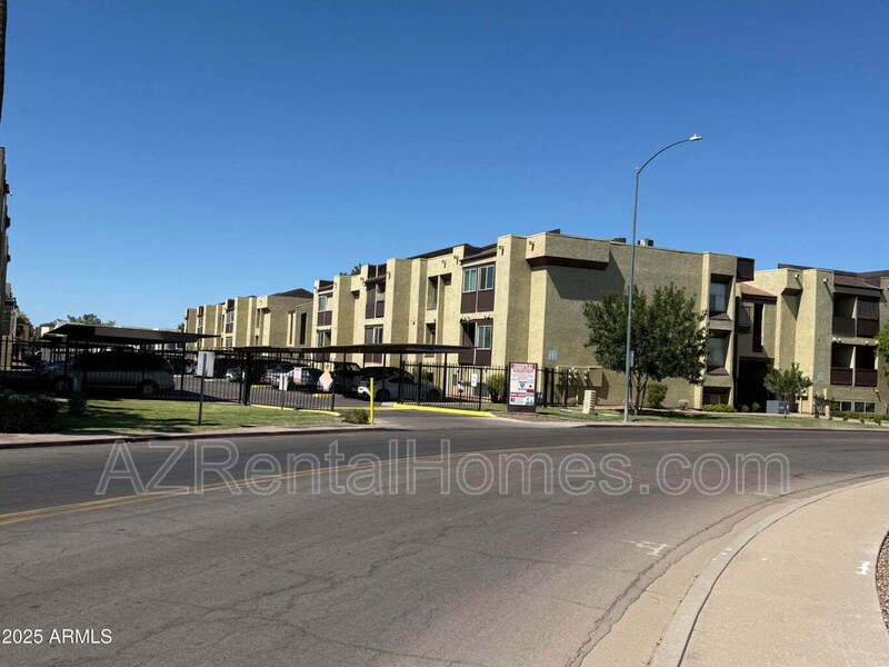 Mesa Condo: 461 W Holmes Ave