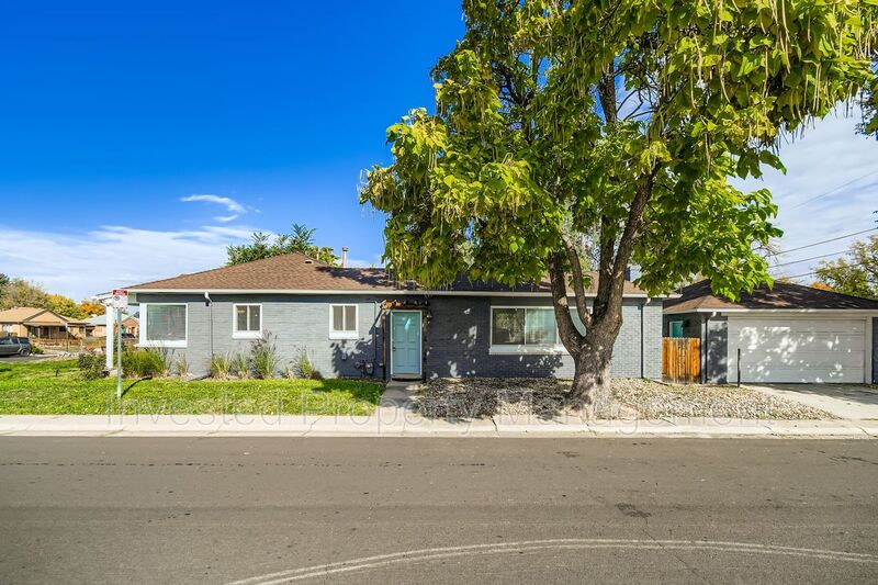 Denver House: 2400 Pontiac St