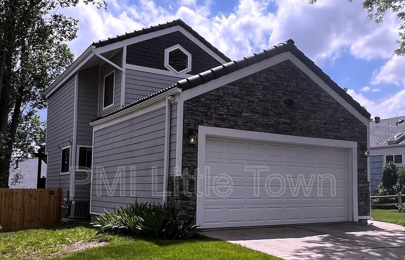 Littleton House: 10772 W Berry Ave
