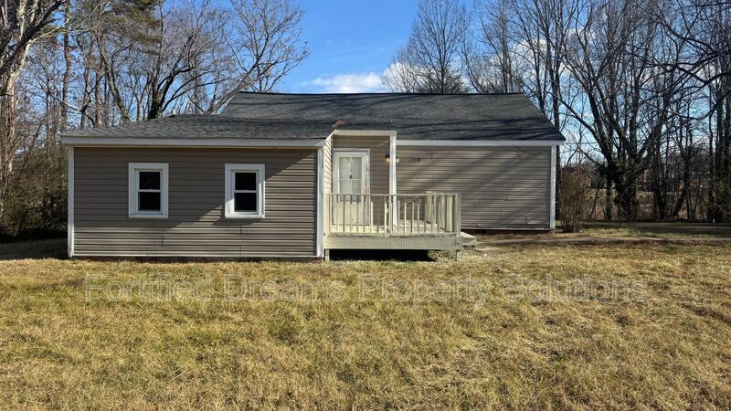 Winston-Salem House: 3909 Burtis Street