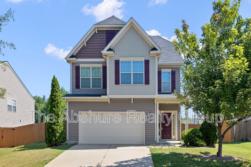 Fuquay-Varina House: 609 Timber Meadow Lake