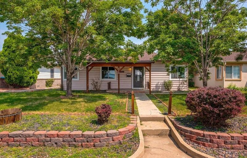 Denver House: 4860 Eliot St