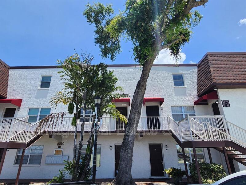 Tampa Condo: 9209 Tudor Dr