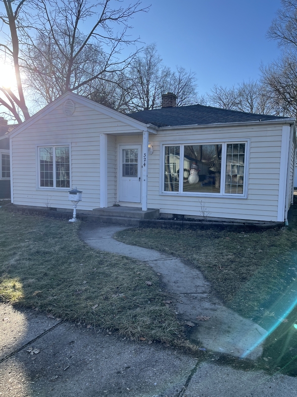 Palatine House: 324 N Schubert St