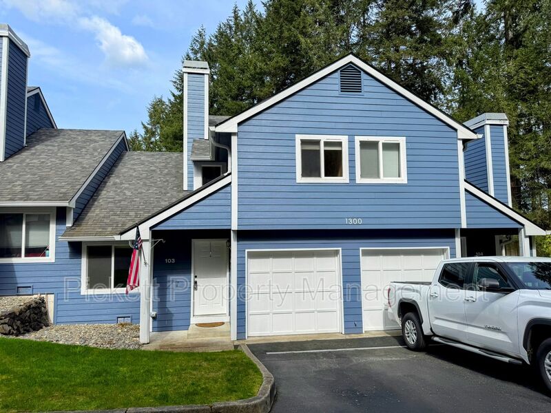 Silverdale Townhome: 1300 NW Slate Ln