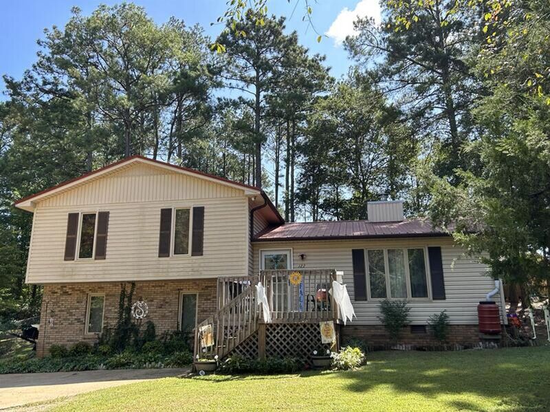 Central House: 122 Cedar Creek Circle