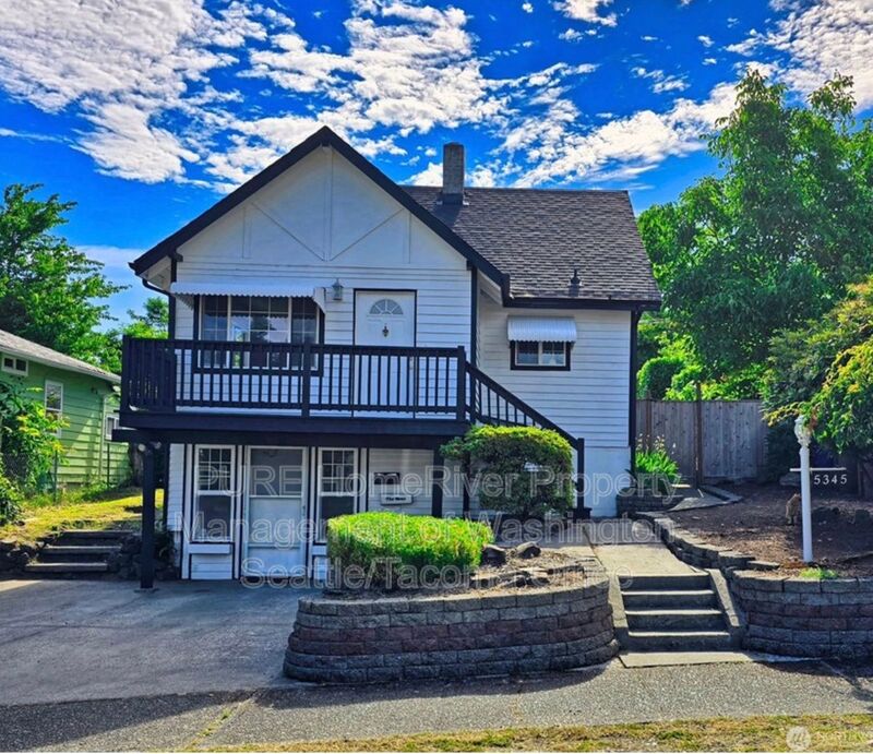 Tacoma House: 5345 S Trafton