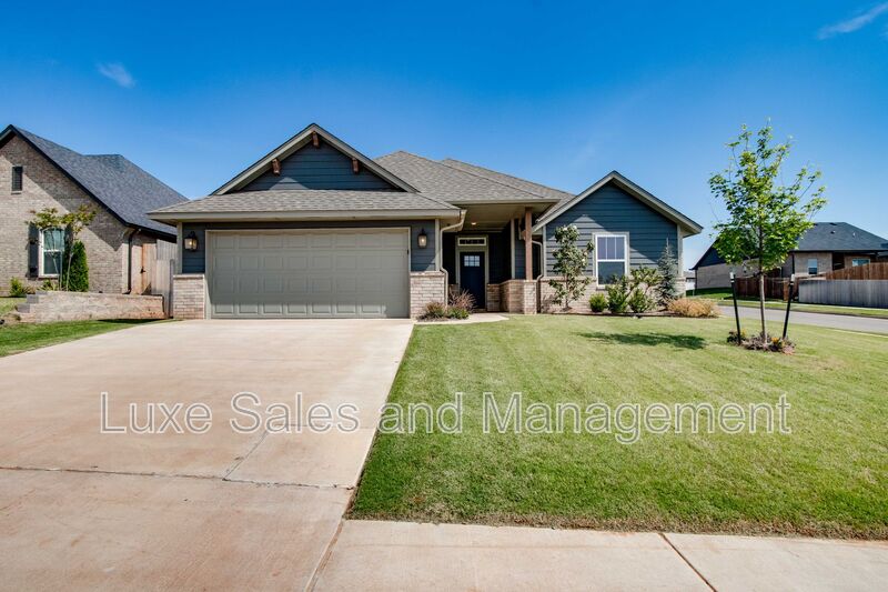 Edmond House: 6133 Frankie Lynn Lane