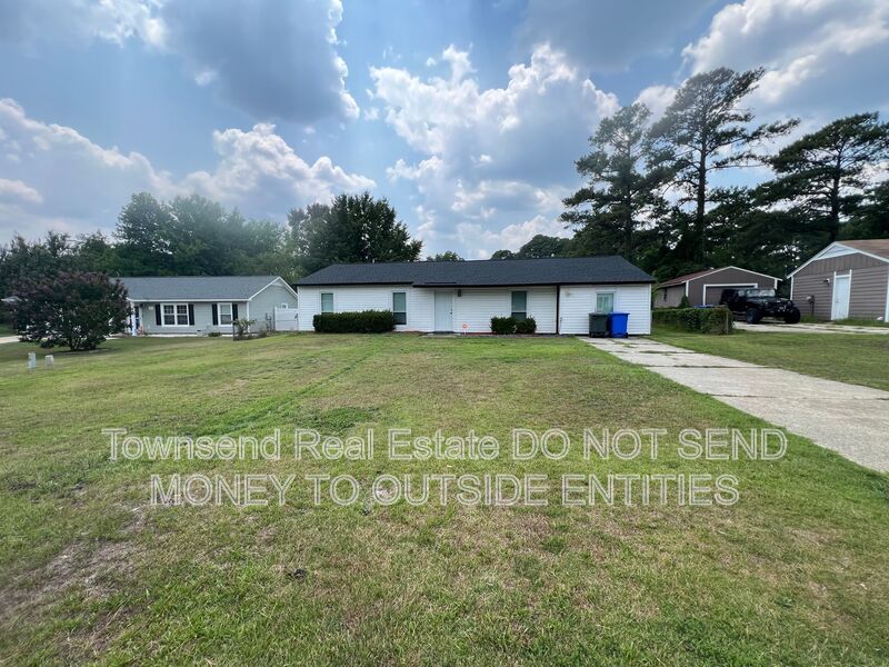 Fayetteville House: 612 Missenburg Ct.
